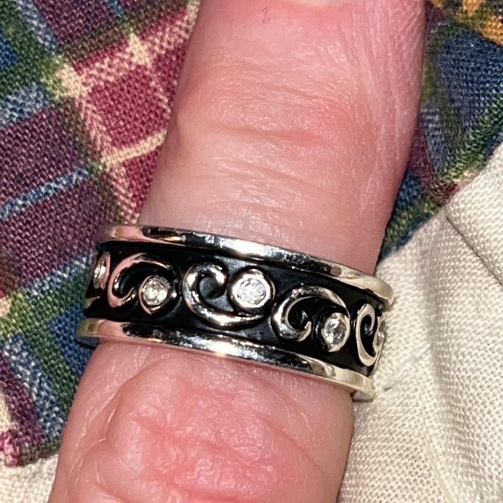 MONTANA SILVERSMITH STERLING SILVER SWAROVSKI CRYSTAL BAND RING NWT GORGEOUS